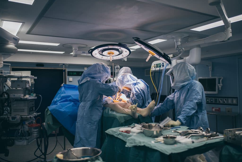 מהו ניתוח החלפת מפרק הברך ? הליך, תופעות והחלמה